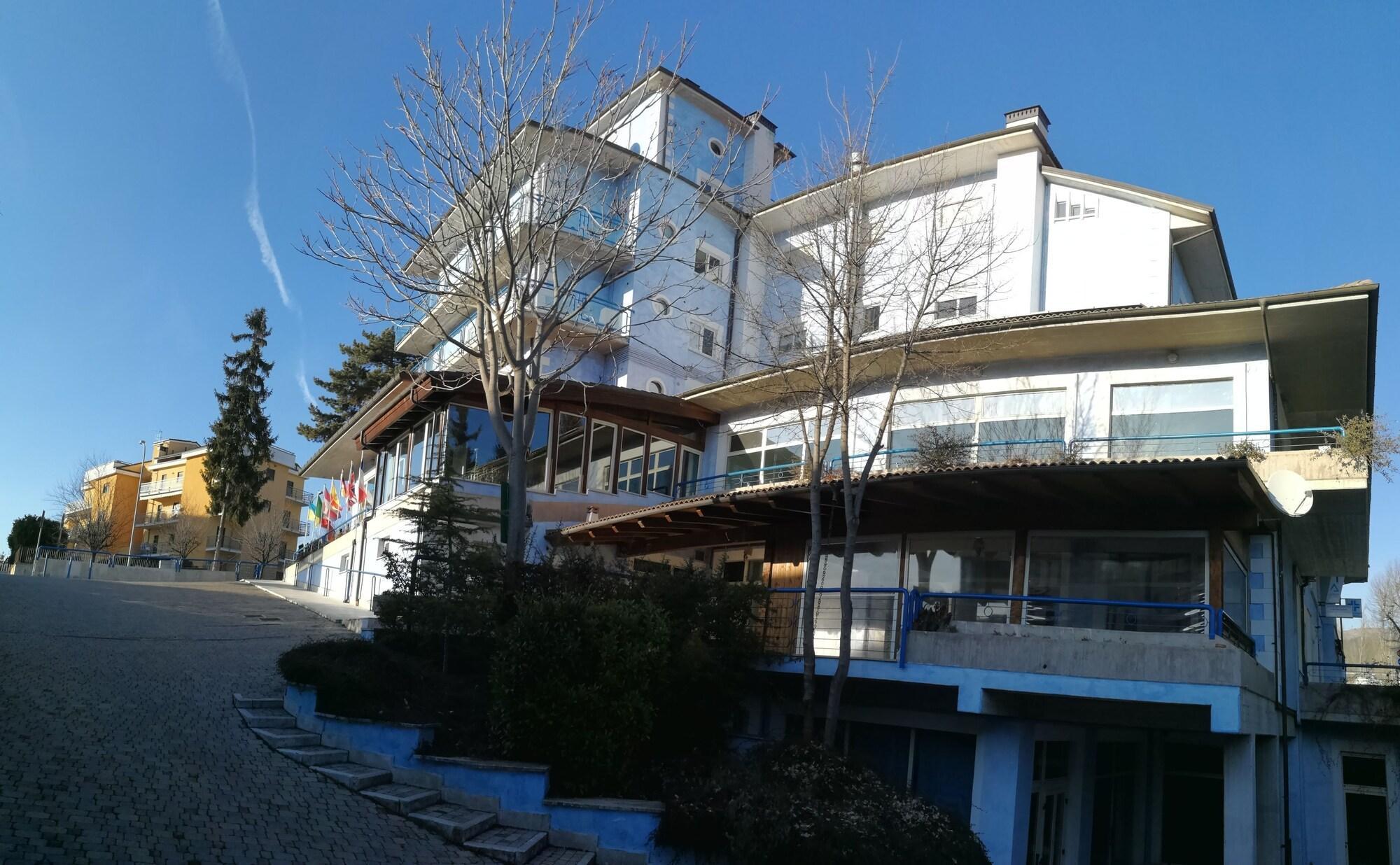 Hotel Azzurro L'Aquila Eksteriør billede