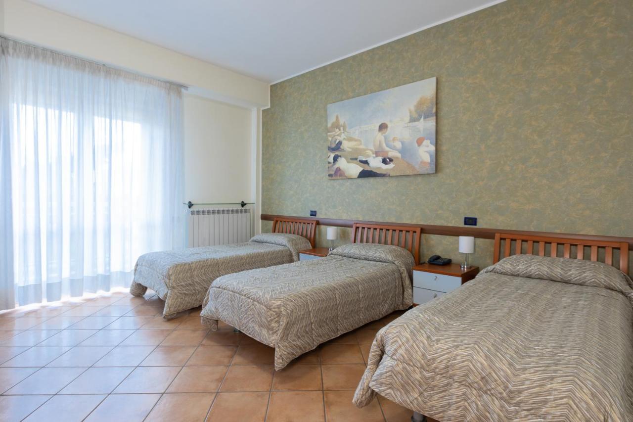 Hotel Azzurro L'Aquila Eksteriør billede