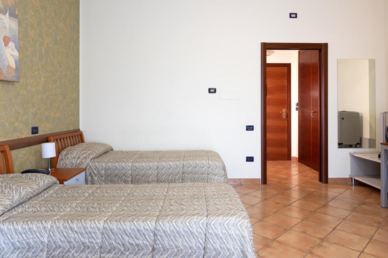 Hotel Azzurro L'Aquila Eksteriør billede