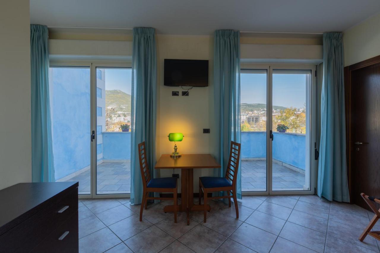 Hotel Azzurro L'Aquila Eksteriør billede